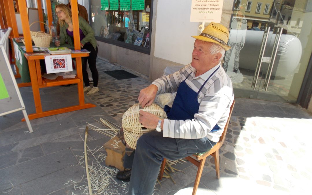 DEDIŠČINA TRADICIONALNIH OBRTI IN ROKODELSTEV TER NJIHOVA USTVARJALNA INTERPRETACIJA (Radovljica)